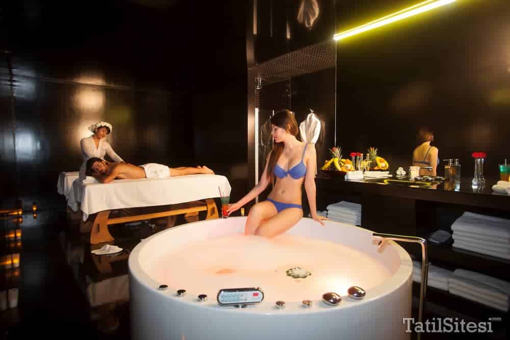 Adam & Eve Hotel (+16) 